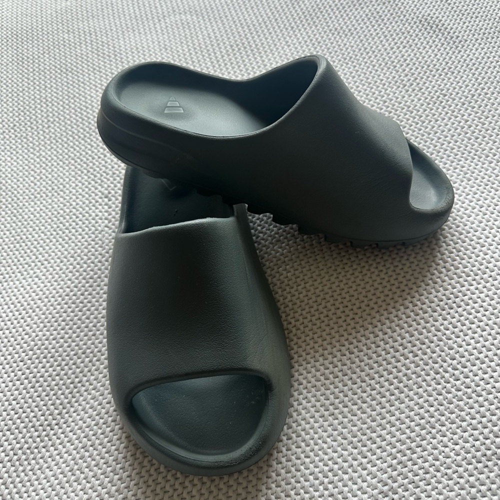 Yeezy Slate Marine Slides